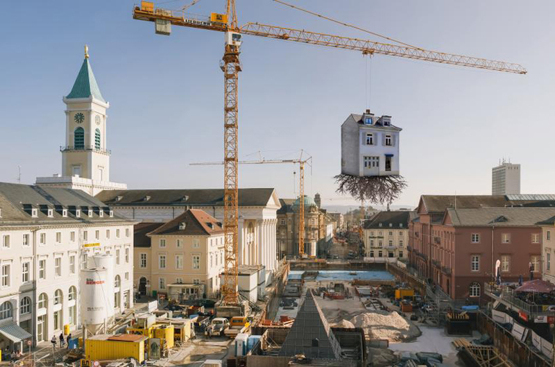 Illustration for article titled This House Dangling From a Construction Crane Is Art, Not an Accident